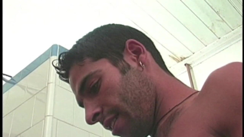 GAY VINTAGE PORN: Une hétéro se fait baiser par un gay au club...