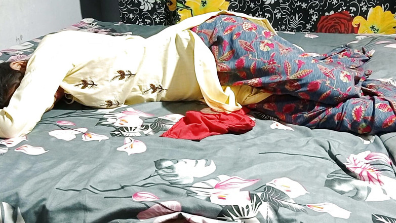 Rakul008: Kakak ipar indiaku yang seksi mengelabui pria ini untuk ngentot...