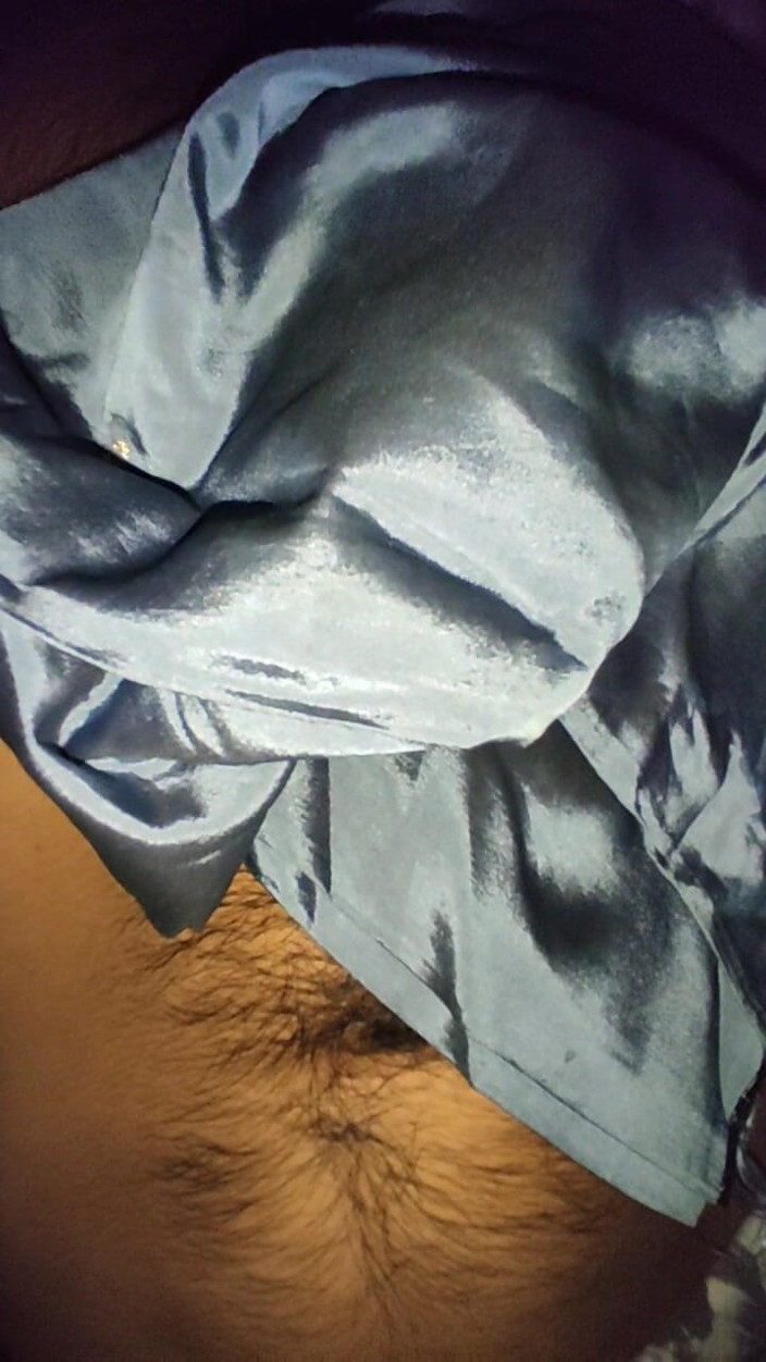 Satin And Silky: Satin Silk Handjob porn - punheta com sari sedoso cinza do...