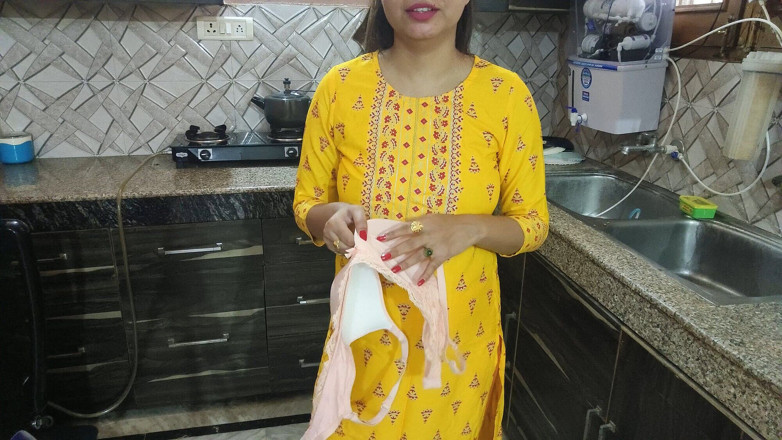 Saarabhabhi6: Adik ipar desi memasak di dapur apabila abang ipar membawanya...