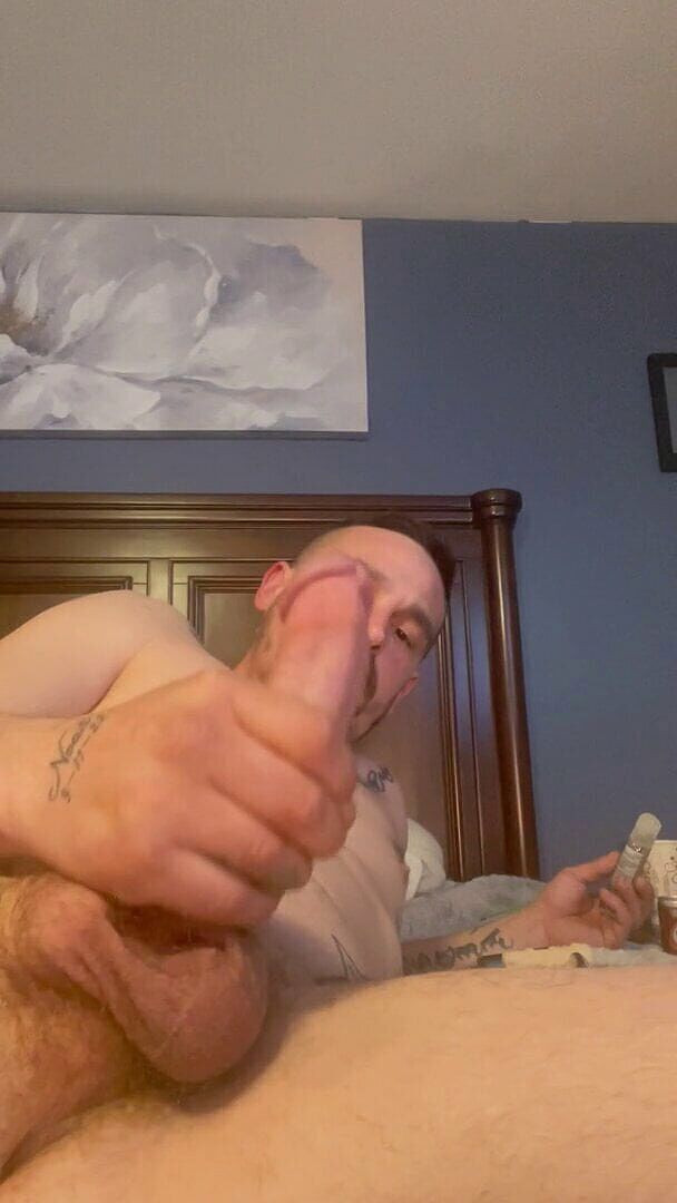 Jerkoff king: Sexy hetero cara se masturbando com um dedo na bunda