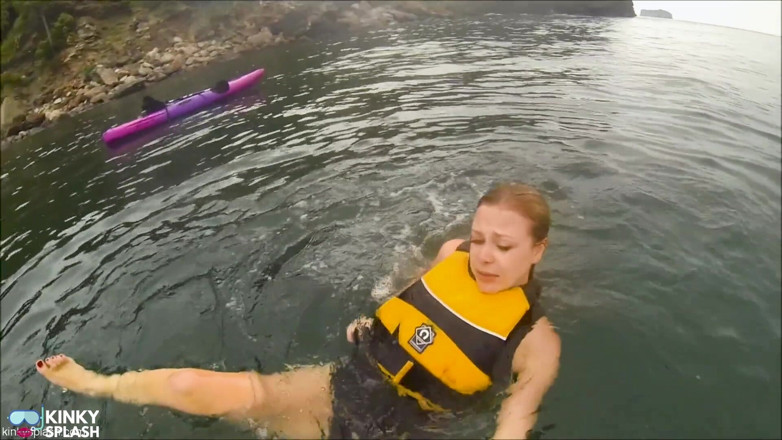UKCuteGirl Lucy Lauren: Open water Kajak ramp voor niet-zwemmer - gered door reddingsvest