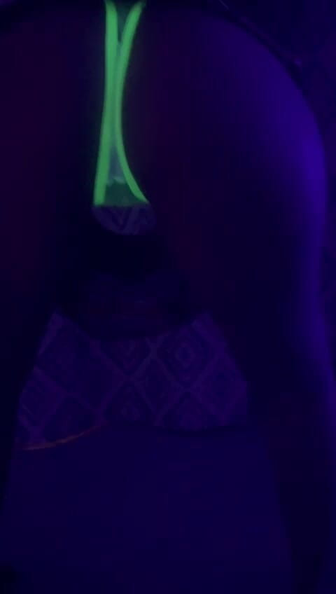Caramela Sluty Wife: Twerking badan sempurna skirt pendek Neon Lingerie Rakaman dekat MILF...