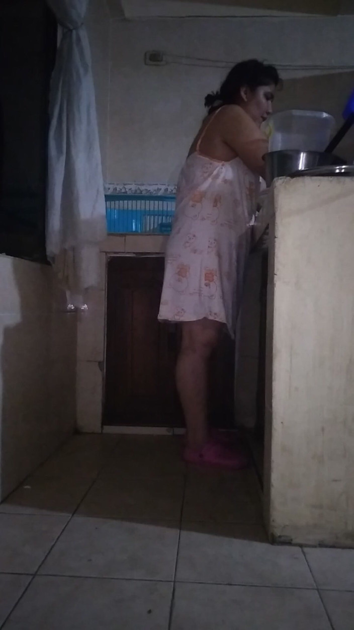 E-Alfa: The Boss Comes Into the Kitchen to Butt Me