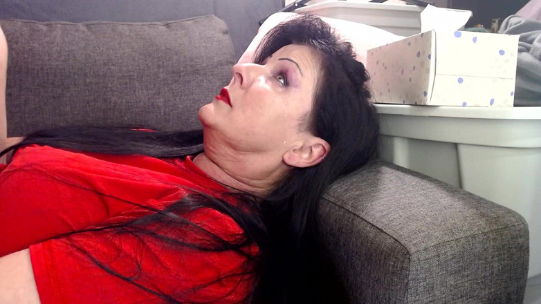 Abby Anna: Recostada tan cansada hora de bostear