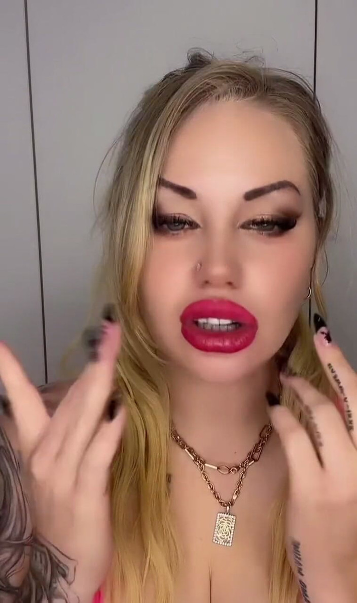 Goddess Misha Goldy: Soy el asesor financiero más caliente que jamás hayas tenido