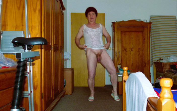 Andi Geil: Andreas se masturba con la ropa de su Ilse