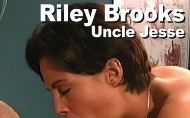 Edge Interactive Publishing: Riley Brooks et Jesse : table médicale, pipe, facial