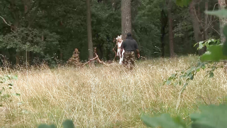 Deutsche Camgirls: Une MILF pulpeuse d'Allemagne fait plaisir à une grosse bite noire...
