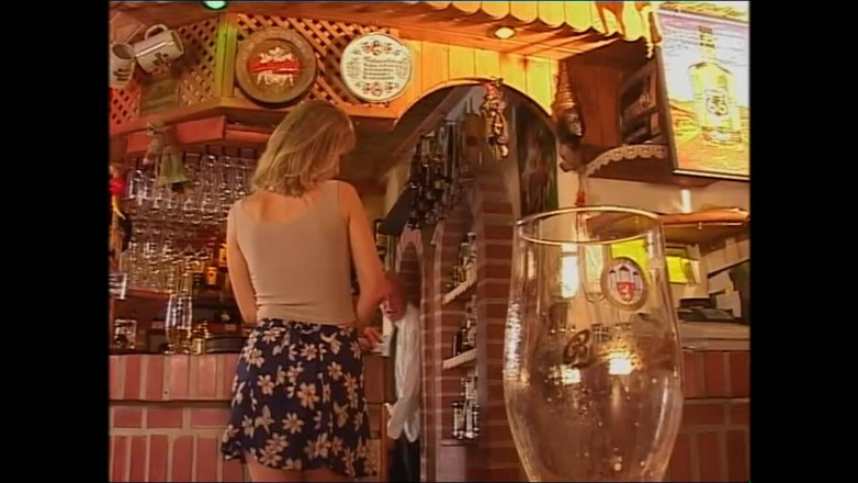 MMV films - The Original: Mooie meisjes op zoek naar grote en harde pikken worden...