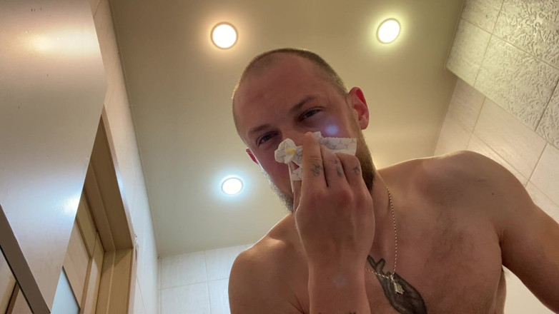 Hunky time: Alfa Voedt Je Zijn Speeksel En Snot, En Scheet