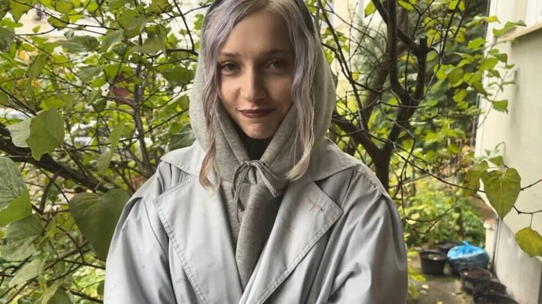 LyalkaRPG: J’ai rencontré une actrice porno ukrainienne dans la rue et...