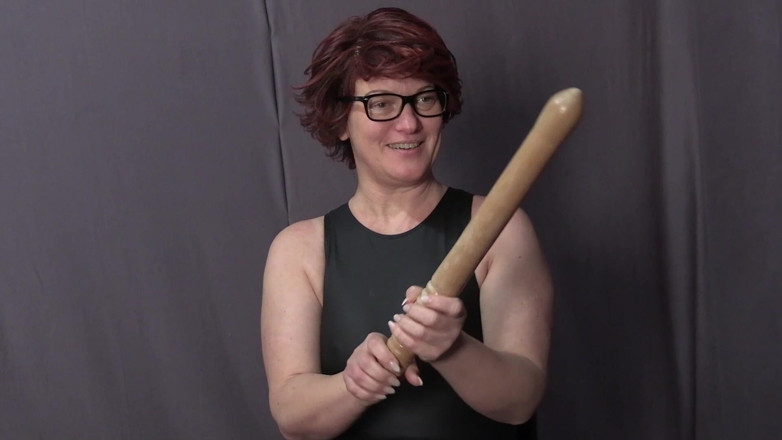 Popp Sylvie: Wetlook baseballový dildo sex