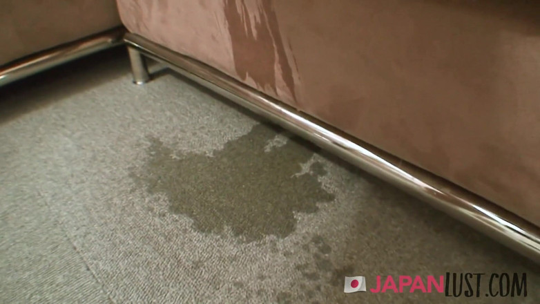 Japan Lust Gold: Японская пума сквиртует повсюду во время соблазнения и секса в видео от первого лица
