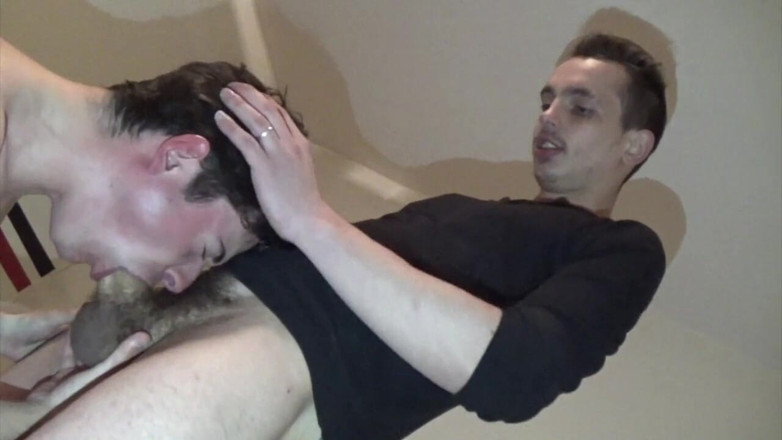 Gaybareback: Twink Garfuel zerżnięta na oklep przez kutasa XXL Krys