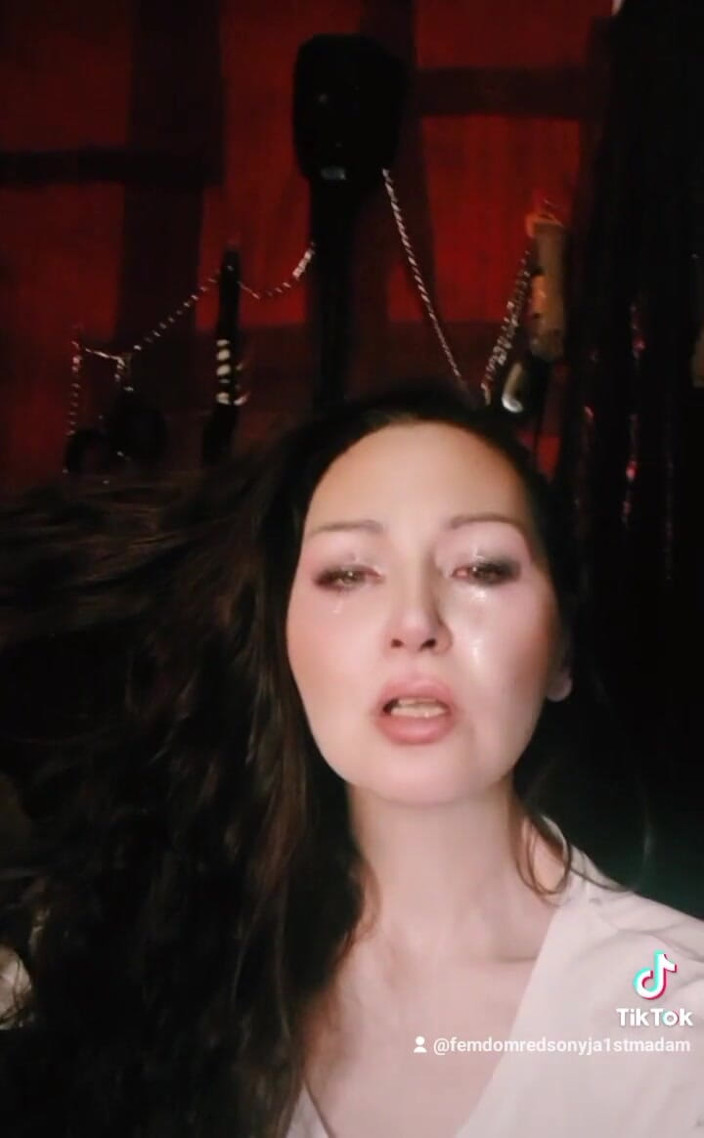 Dominatrix Redsonyja: 当一个qween让艺术看起来并说你看到更好的原始所有的幸福