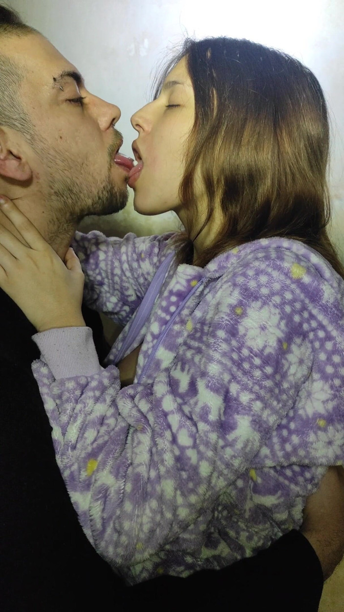 Endemoniados: The horniest and dirtiest kiss on the internet with a...