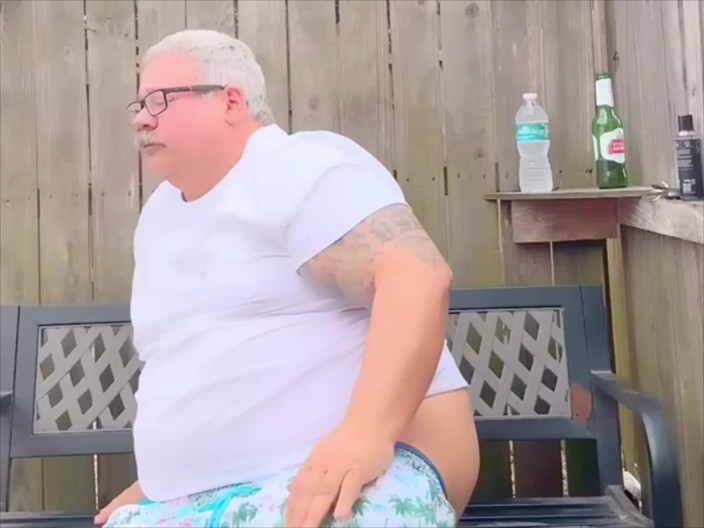 Hand-Free-Daddy-Chub: Velho marido gordo tem cachorro-quente gigante e é um homem gordo...