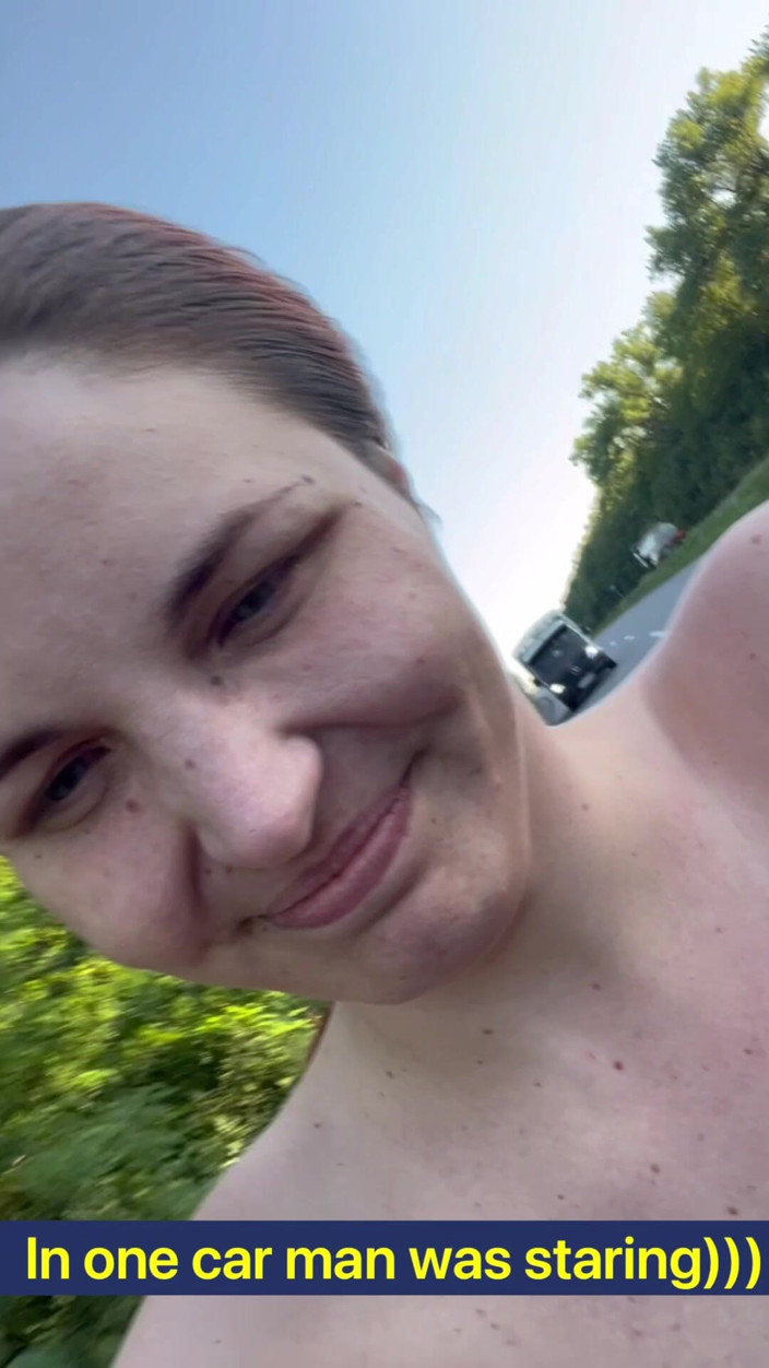 Elena917: Nadar desnudo, barro, mostrándose en una carretera