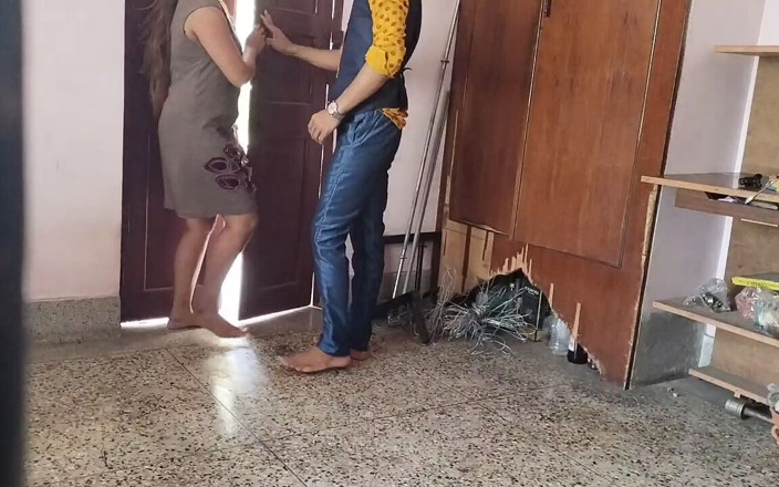 Fulki: Personal de oficina follando con su senior en la habitación...