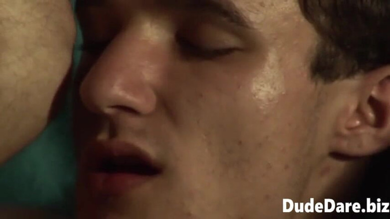 DudeDare: Ragazzo bollente sedotto per il gay trapanato hardcore