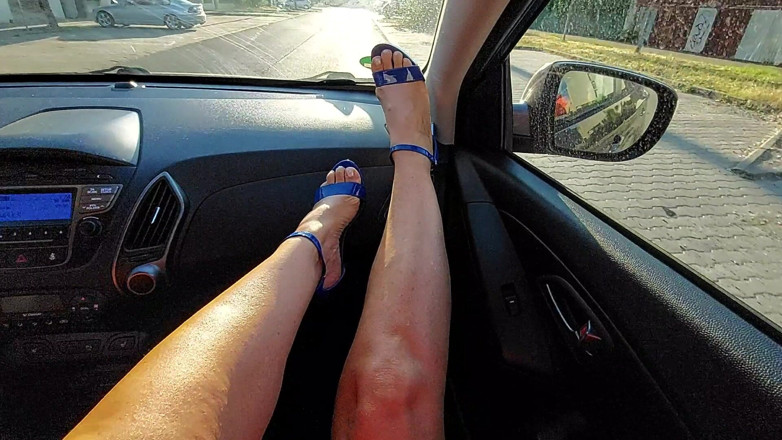 Step Mommy: Une belle-mère porte des talons hauts et taquine son beau-fils...