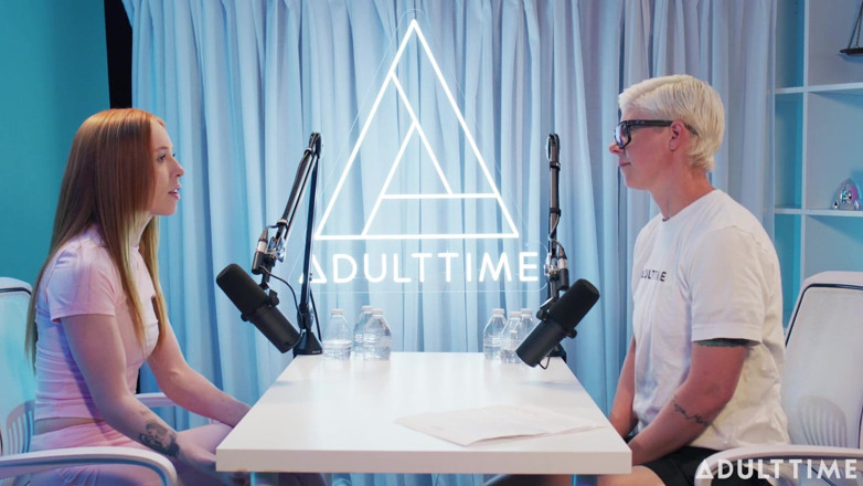 Adult Time Podcast: Madi Collins Einlauf, Öffentliche &amp;freund D*ck | der Erwachsenenzeit-Podcast