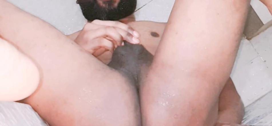 Sissy Bisexual: Kencing pada mulut sendiri