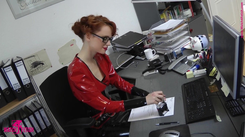 Watch4fetish: Секретарка в латексі