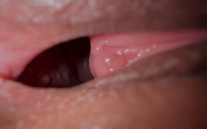 Gigi oficial: Smell of Banana From Teen Wide Opened Pussy! Why? Because...