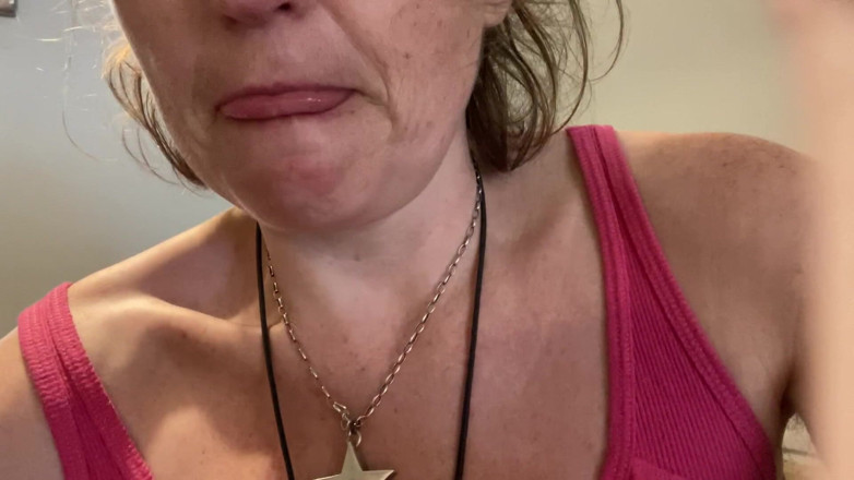 MistressWriggler: Je me calme dans un café - en faisant sortir mes...