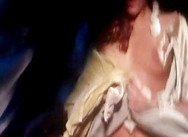 Fetish World: Si rambut merah mengongkek seorang lelaki di belakang bangsal