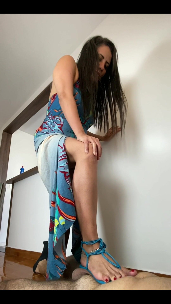 KiffaFeet: Cock Crush 7 - nữ thần kiffa trong đôi sandals schutz màu xanh...