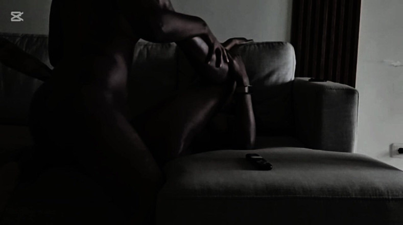 Afrocouple: Scopare duro, gemere e urlare molto in Low Light parte 1