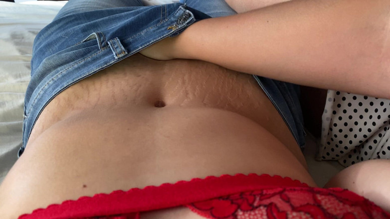 zoemelissa: Meu melhor amigo me faz ter orgasmos tocando minha buceta...