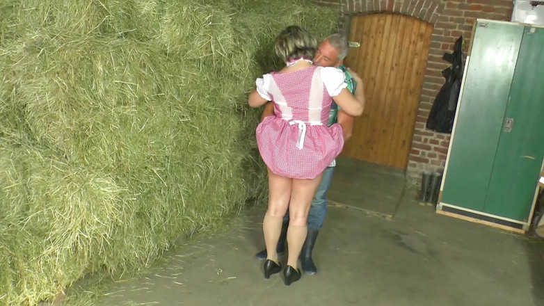 Mature Climax - 100% Mature Videos: Älteres paar macht pause von der arbeit auf dem feld