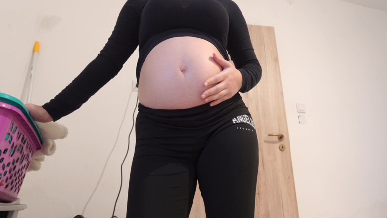 AmayaMori: Ma demi-sœur indienne enceinte pervez se masturbe dans la salle...