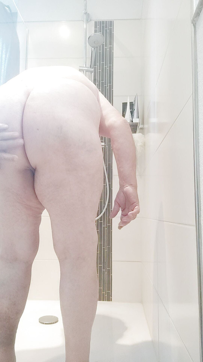 Karlchengeil: Dusche mit Schaum schwamm