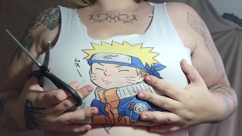 alucidfever: Brincando com meus peitos na minha velha camisa naruto