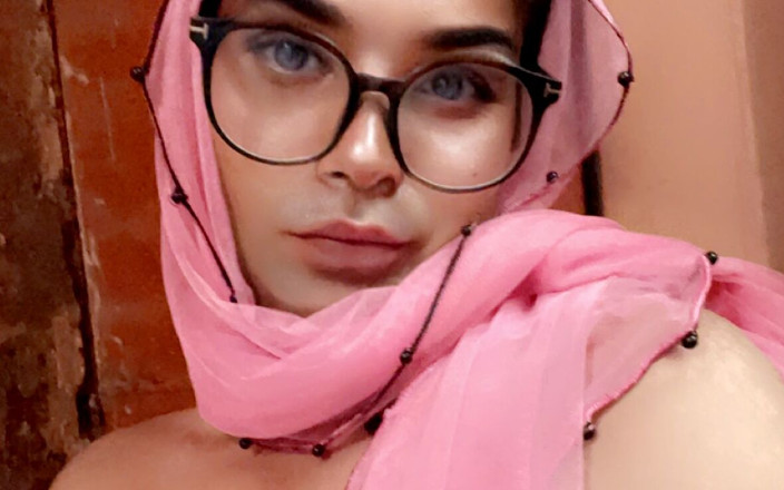 Apple00001: La sissy mucama