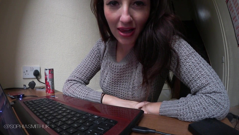 SophiaSmithUK: Мій хлопець вдарив тебе