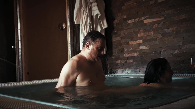 DedeDeville: Bonita tesuda milf fodida por estranho em jacuzzi vintage aamateur