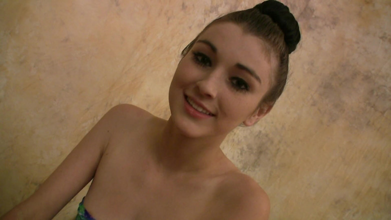 POV Orgasms: Une ado sexy suce une bite bien dure en POV