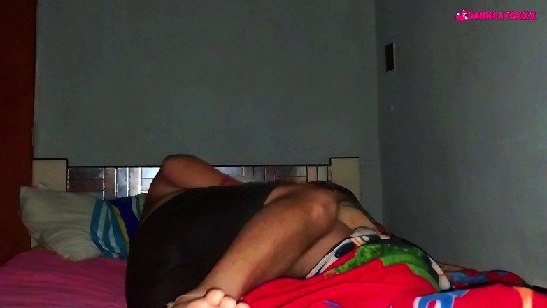 danielafoxxx: Aku bakal ngentot adik tiriku dengan menyeluruh ke kamarnya tengah...