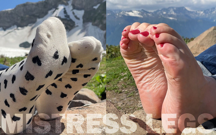 Mistress Legs: Škádlení nohou v bílých ponožkách a bosá na vrcholu hory