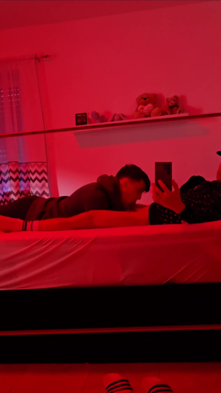 boyzxy212: Homo pijpbeurt reflecties - betrapt in de spiegel