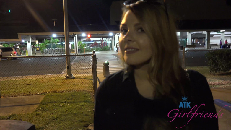 ATK Fans (Girlfriends): Vacances virtuelles à Hawaï avec Cali Hayes 1/6