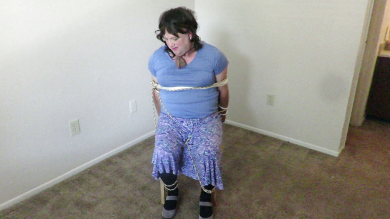 BBW nurse Vicki adventures with friends: अरे नहीं Brittney बंदी है, संकट में पड़ी गरीब युवती