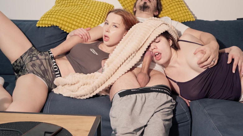 Mollykit: Secret Pour Mes Demi-sœurs En Regardant La Télé