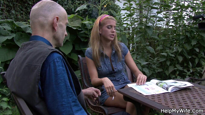 Taboo Teens: Quand il n'y a pas de romance, il suffit d'appeler...